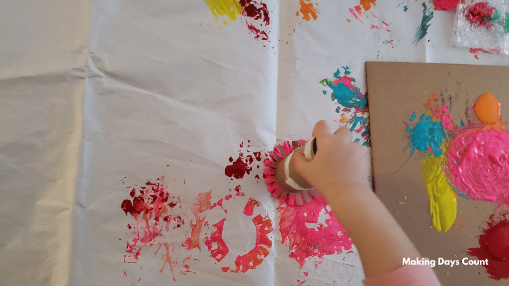 Using Toilet Roll To Paint